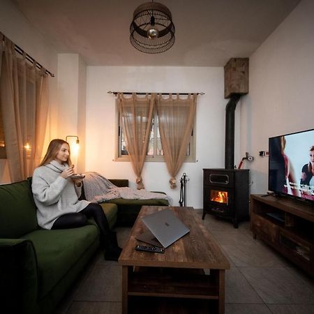 Aprosmeno Jacuzzi House 2 Daire Agros Dış mekan fotoğraf